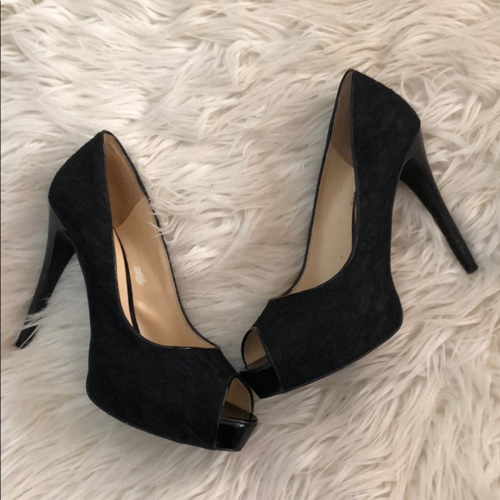 Guess Black multi fabric size 7.5 heels